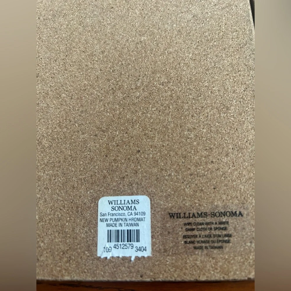 Williams Sonoma set of 4 Fall/Holiday Corkboard Placemats in excellent shape!